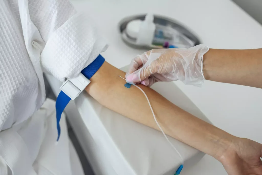A detailed cross-section of human bone marrow, revealing its intricate cellular composition. The foreground showcases the hematopoietic stem cells, progenitor cells, and mature blood cells within the trabecular bone structure. The middle ground highlights the sinusoidal blood vessels and the supporting stroma of adipocytes and reticular fibers. The background depicts the surrounding cortical bone with its dense, lamellar architecture, illuminated by soft, diffused lighting to emphasize the delicate, textural details. Rendered with a scientific, illustrative style to convey the complexity and importance of this vital tissue.